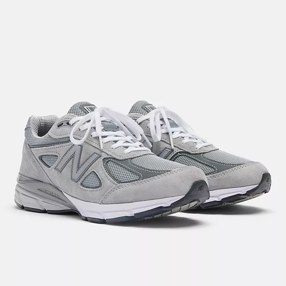 **NWT** New Balance Unisex 990 v4 Gray Lifestyle Sneakers👟